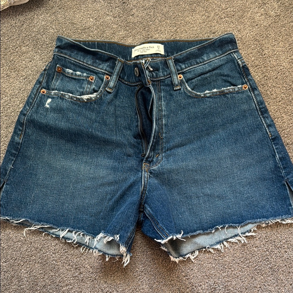 Abercrombie & Fitch Curve Love 4" Mom Shorts